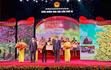 Lễ tri ân và trao bằng khen diễn ra trong khuôn khổ chương trình truyền hình trực tiếp Mùa xuân cho em lần thứ 15, do Quỹ Bảo trợ trẻ em Việt Nam tổ chức tại Nhà hát Lớn Hà Nội tối ngày 9/1/2022.