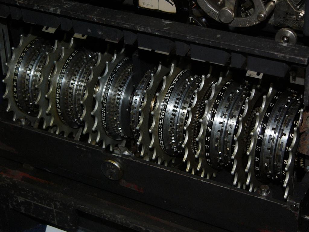 5. Nước Anh trong Thế chiến II: Giới hạn của mã hóa Những rotor cơ học của máy mã hóa Lorenz được xem như không thể xâm phạm một cách hiệu quả trong Thế chiến II.