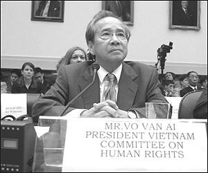 Tôi thường xuyên nhắc nhở đến những hoạt động của ông Võ Văn Ái và nữ sĩ Ỷ Lan trong Ủy ban Bảo vệ Quyền Làm Người Việt Nam thuộc cơ sở Quê Mẹ ở Paris, đồng thời ông ấy kiêm nhiệm Giám đốc Phòng