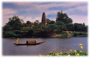 1 Mái chùa xưa Hơn bốn trăm năm lịch sử, kể từ khi Ðoan Quốc Công Nguyễn Hoàng vào trấn thủ đất Thuận Hóa, dựng lập chùa Thiên Mụ6 vào năm 1601,