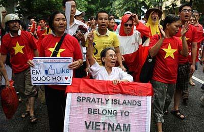 những bài báo chỉ trích mối quan hệ giữa Việt Nam với Trung Quốc.