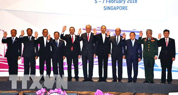 8 THỨ HAI 16-7 - 2018 THẾ GIỚI ASEAN thúc đẩy hợp tác vì hòa bình và ổn định khu vực Thượng tướng Nguyễn Chí Vịnh dự Hội nghị hẹp Bộ trưởng Quốc phòng ASEAN tháng 2/2018.