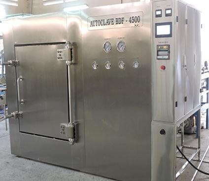 Các sản phẩm dịch vụ chính của Bidiphar về trang thiết bị y tế bao gồm: - Các mặt hàng do Bidiphar sản xuất: máy cất nước từ 100 1000l/h; máy giặt, máy sấy quần áo công suất lớn; nồi hấp từ 75