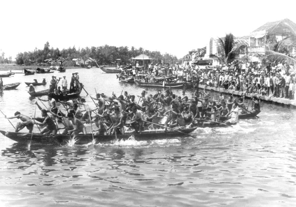 Như vậy, theo ghi chép của tác giả J.B.PIÉTRI, đua thuyền/ghe đã có truyền thống từ khá lâu ở Hội An và hoạt động này thường được tổ chức vào những dịp lễ tết trong năm.