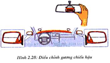 Người lái xe cần điều chỉnh gương chiếu hậu ở trong buồng lái và ở ngoài buồng lái (cả ở phía bên phải và phía bên trái) sao cho có thể quan sát được tình trạng giao thông ở phía sau, phía bên trái