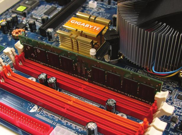 Khía h nh V DDR2 DIMM Thanh nhớ DDR2 có một khía hình V, vì vậy nó chỉ có thể lắp đúng theo một hướng.