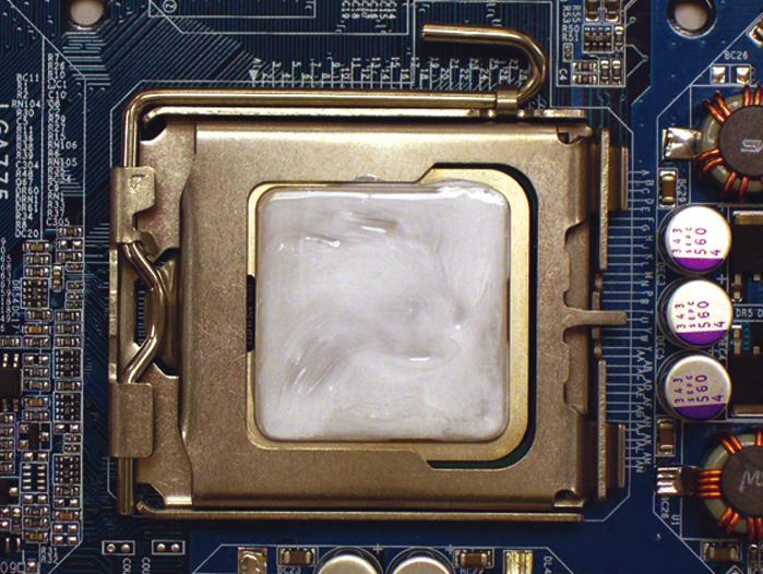 -3-2 Lắp đặt quạt làm mát CPU Thực hiện theo các bước bên dưới để lắp đúng quạt làm mát CPU trên bo mạch chủ.