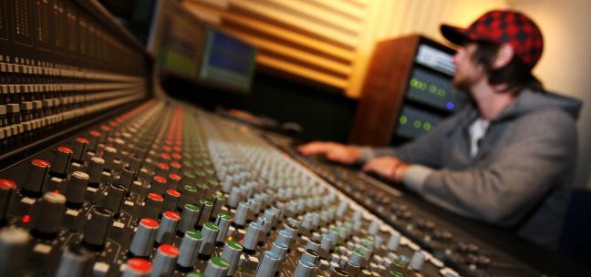 Southern Institute of Technology Thông tin sinh viên quốc tế Chế tác âm thanh và Âm nhạc Chương trình cử nhân ngành chế tác âm thanh là chương trình đại học duy nhất trong chuyên ngành ở châu Úc.