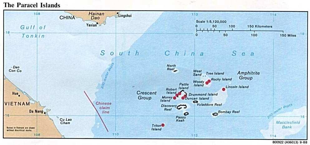 Quần ñảo Hoàng Sa Ngoài khơi ðà Nẵng. Gồm 15 ñảo và nhiều bãi ñá ngầm.