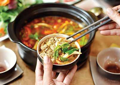 Crab + seafood hot pot Lẩu Hải Sản Chua Cay Spicy seafood hot pot Bò Nhúng Dấm Beef in vinegar hot pot 250.