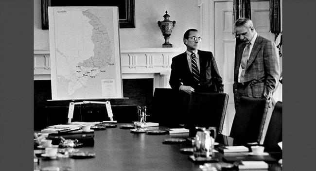 Ngày 5/4/1975: Tổng thống và phu nhân bay đến San Francisco sau khi cuộc họp của ông với Tướng Weyand và các cộng sự để chào đón một chuyến bay chở trẻ mồ côi Việt đến Mỹ - một phần của Chiến dịch