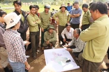 10/2012; Phối hợp với trường Đại Học Lâm nghiệp Tây Nguyên tập huấn đo đếm đánh gía carbon rừng có sự tham gia ở Cát Tiên,