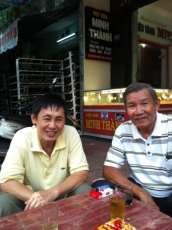 Hôm sau vào Đà Nẵng, thăm Nguyễn Hữu Thiện và Huỳnh Viết Nam. Vợ chồng Thiện bán cà phê vĩa hè, góc đường Ông Ích Khiêm Lê Duẩn.