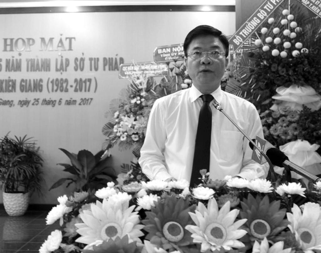 (Trang 4) CHÀO NGÀY MớI Hành động kiến tạo S áng qua (25/6), tại Hà Nội, Thủ tướng Nguyễn Xuân Phúc cùng hơn 1.000 đại biểu tham dự Hội nghị Hà Nội 2017 Hợp tác đầu tư và phát triển.