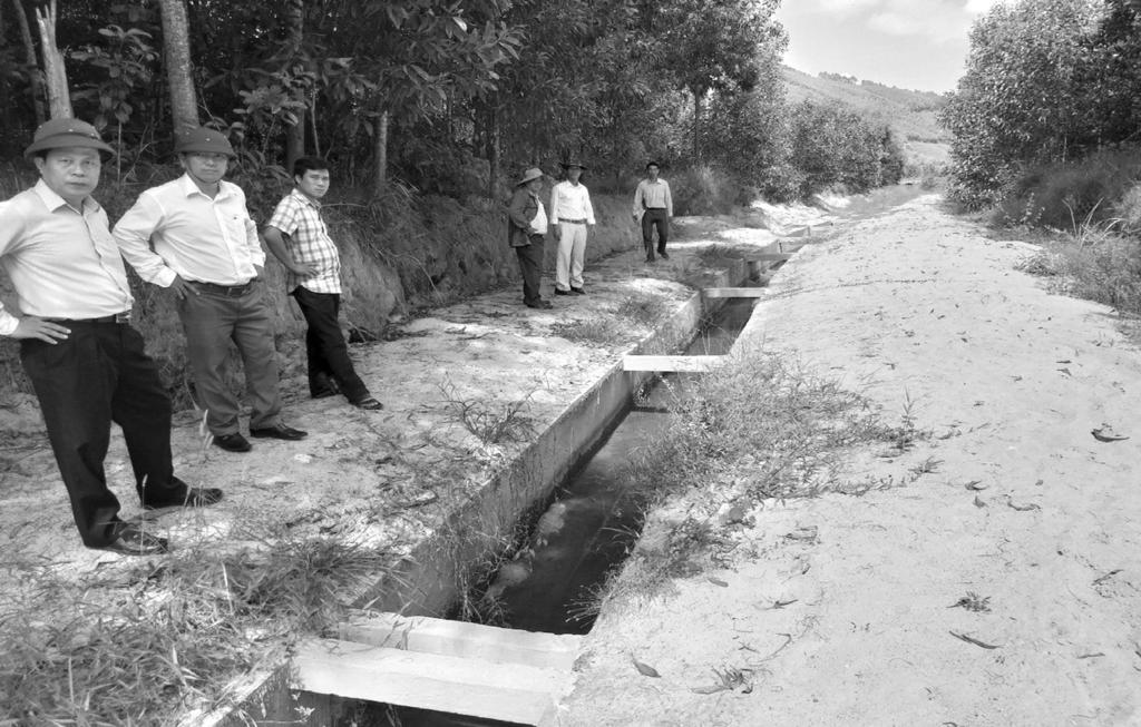 6 XUẤT Kênh nhánh tưới tiêu Chính Tây (nằm trong dự án hồ chứa nước Thủy Yên- Thủy Cam, xã Lộc Thủy, huyện Phú Lộc, tỉnh Thừa Thiên - Huế) được đầu tư 12 tỷ đồng nhưng khi đưa vào hoạt động, nước ở