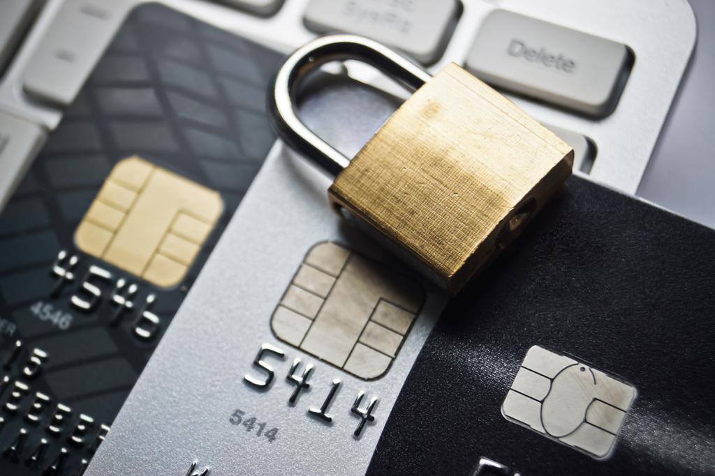 10 11 Sử dụng Thẻ 6 5 SỬ DỤNG THẺ AN TOÀN TẠI ATM Sử dụng thẻ an toàn tại ATM Luôn kiểm tra cẩn thận giá trị và các chi tiết khác của các giao dịch bao gồm giao dịch thanh toán và rút tiền trước khi