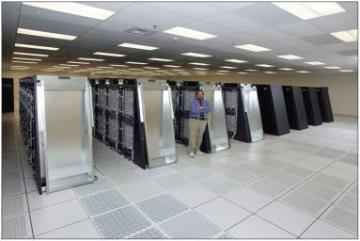 Siêu máy tính - Supercomputers Máy tính qui mô lớn Hiệu năng tính toán rất cao Giải các bài toán/vấn đề phức tạp với số lượng phép