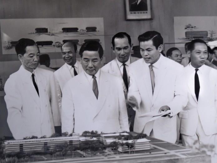 từng quy hoạch cảnh quan Công trường Mê Linh năm 1961 cùng với nhà điêu khắc Nguyễn Văn Thế là tác giả của tượng đài Hai Bà Trưng Sài Gòn.