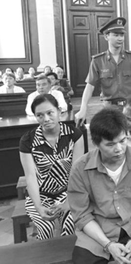 Tháp) về hành vi trộm cắp tài sản. Khoảng 9h ngày 18/6 bà Huỳnh Thị Chanh (SN 1953, ngụ huyện Tam Bình) báo công an việc quán hàng nhà mình bị kẻ gian đột nhập lấy đi nhiều tài sản có giá trị.