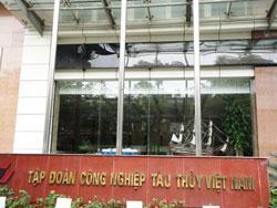 bức xúc cho rằng có sự bao che cho những việc làm sai trái, vi phạm pháp luật của Vinashin làm thiệt hại lớn đến tiền và tài sản của Nhà nước Tập đoàn Công nghiệp Tàu thuỷ Việt Nam Vinashin- RFA